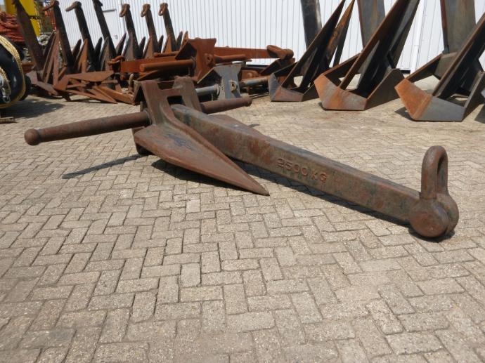 [11715] 2500 kg Danforth anchor