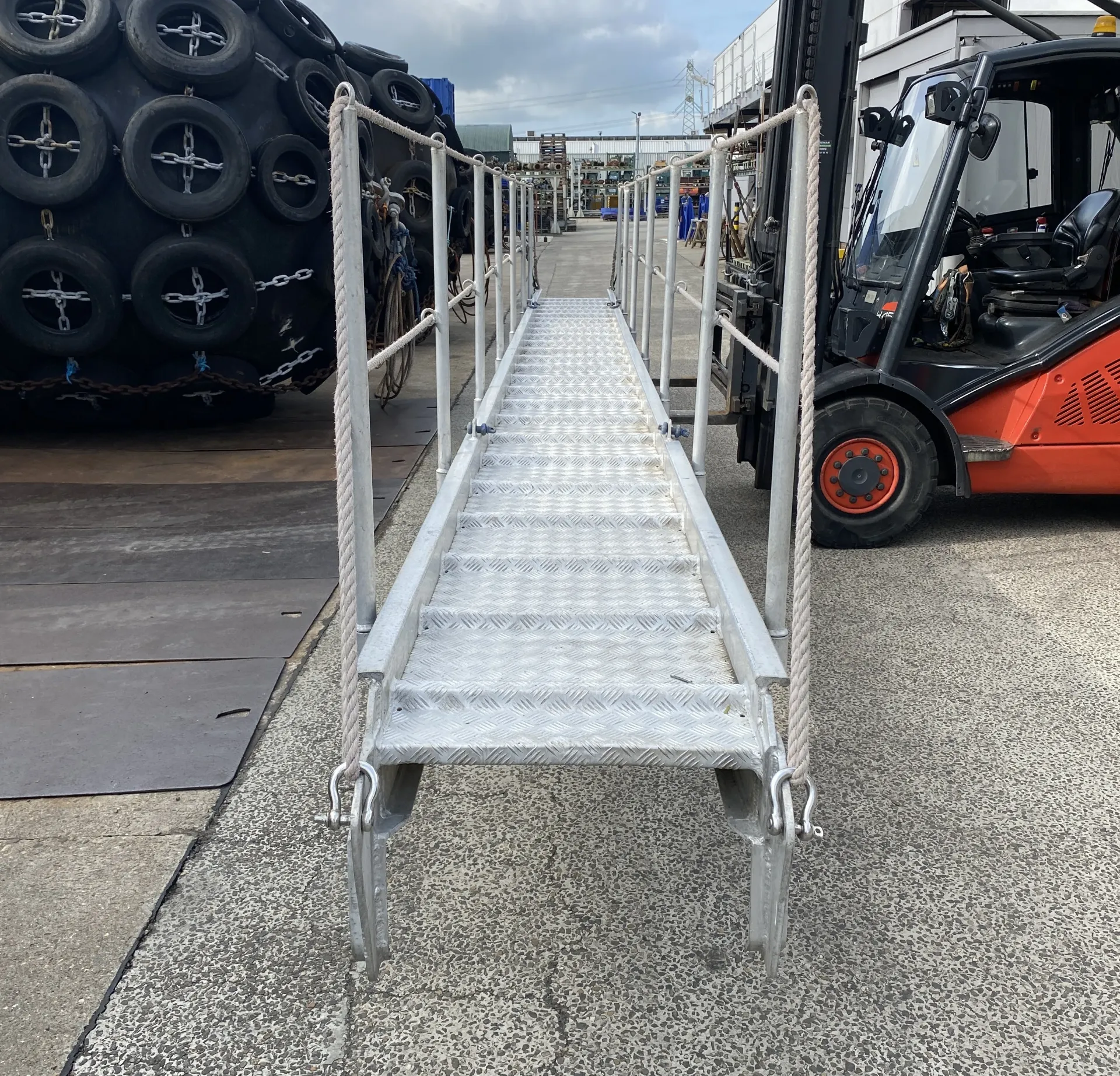 9 m aluminium gangway