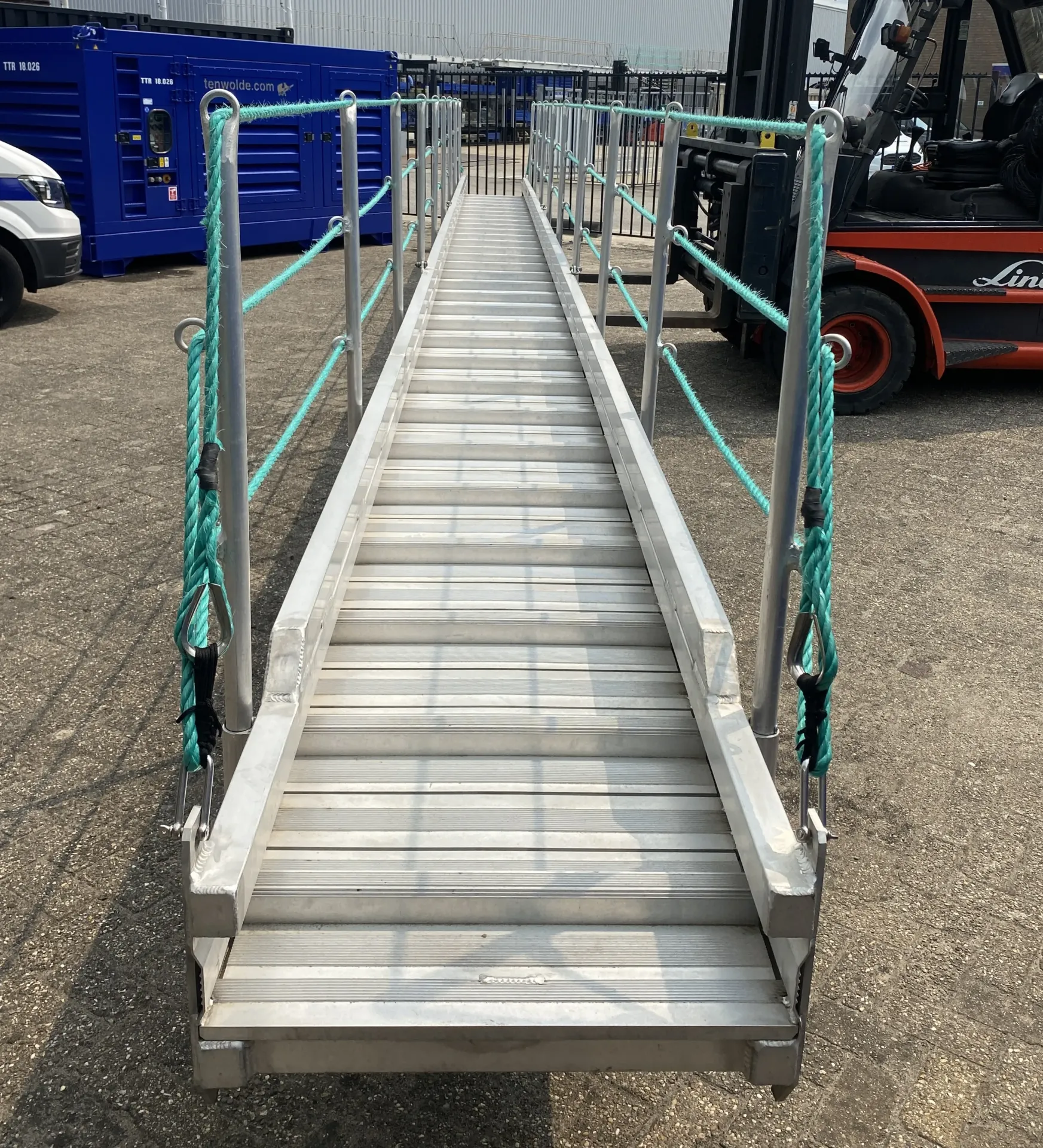 12 m aluminium gangway