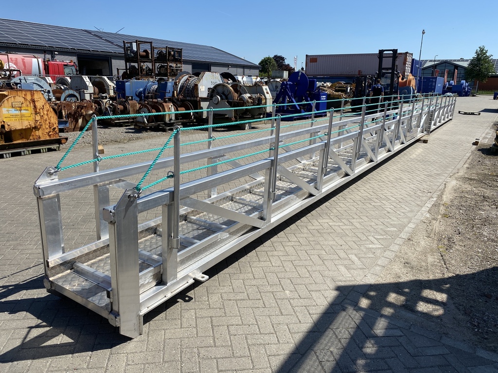 [26641] 20 m. Tyne type A 30º Shore aluminium gangway incl. gangway joint 