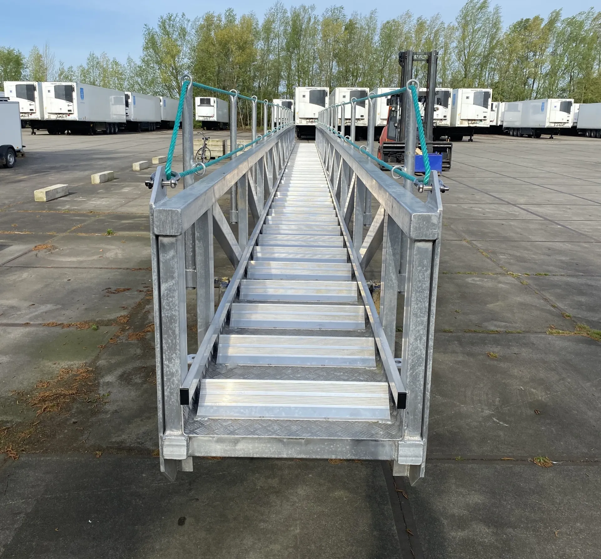 18 m aluminium gangway (Jointed)
